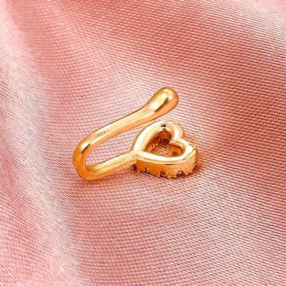 ⚜️[𝟯/$𝟭𝟴]⚜️NEW CZ Heart Shaped Fake Nose Ring - Picture 5 of 9